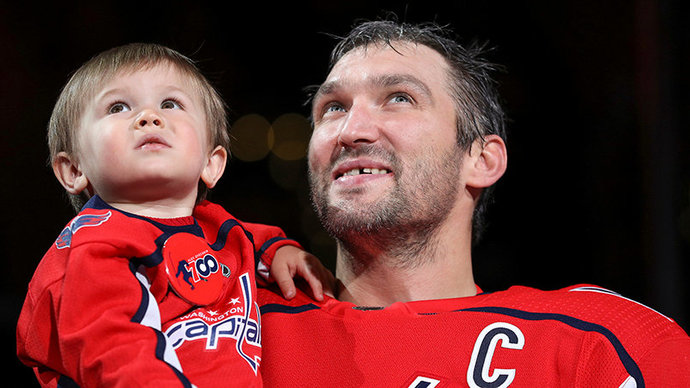 Washington hockey players greeted Ovechkin's son before the match against Boston 0